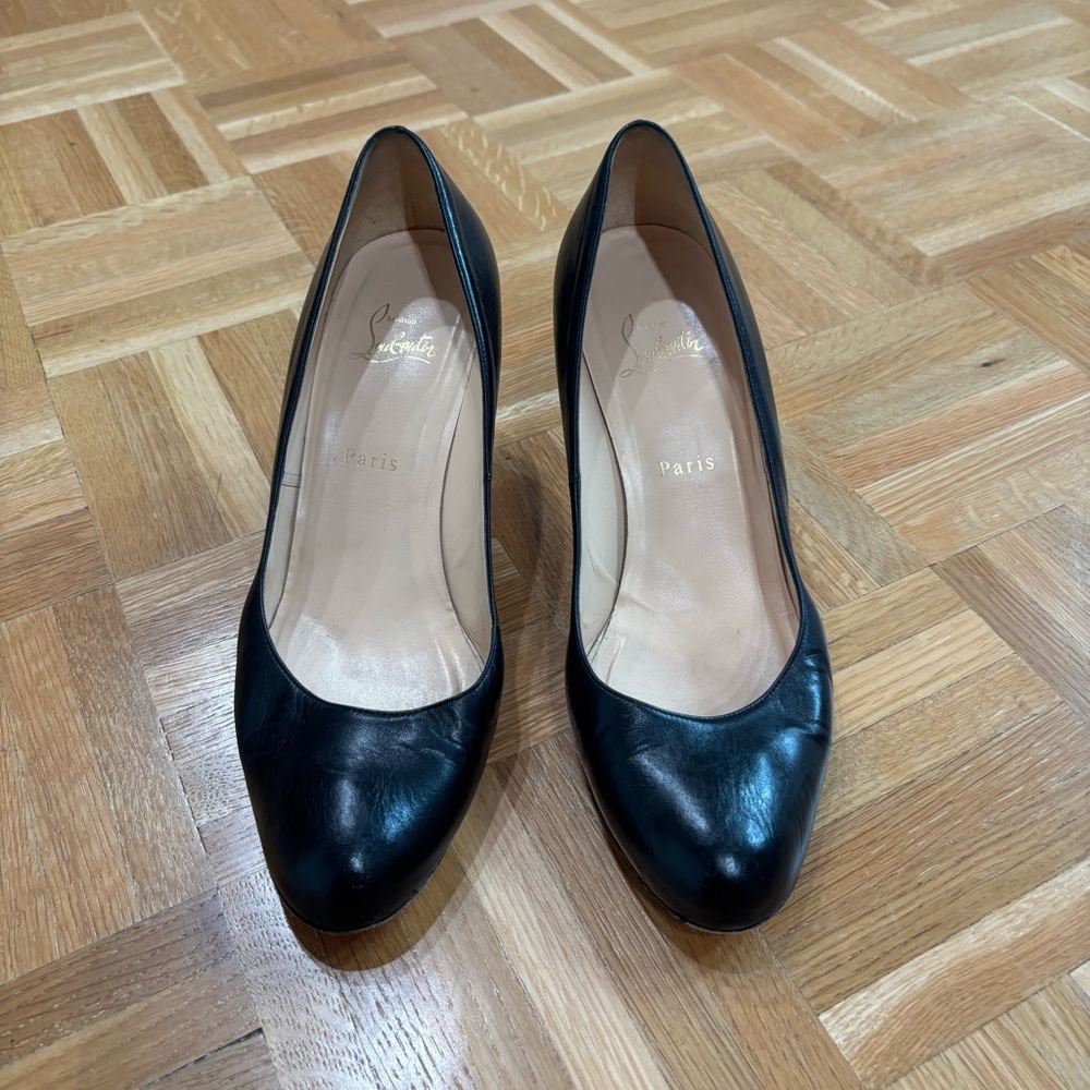 Christian Louboutin Classic Black Leather Pumps 41.5